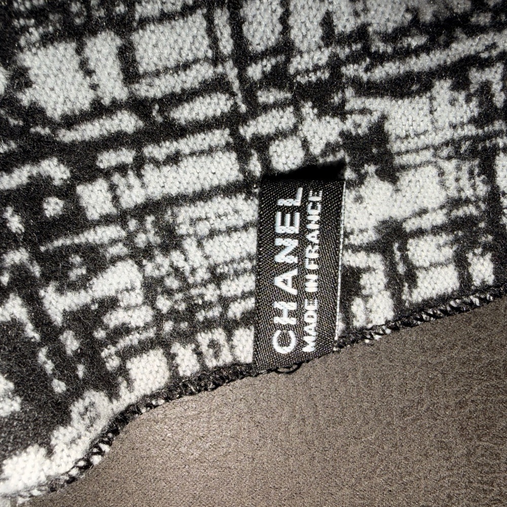 Chanel Monochrome Logo Pattern Wrap - image 7